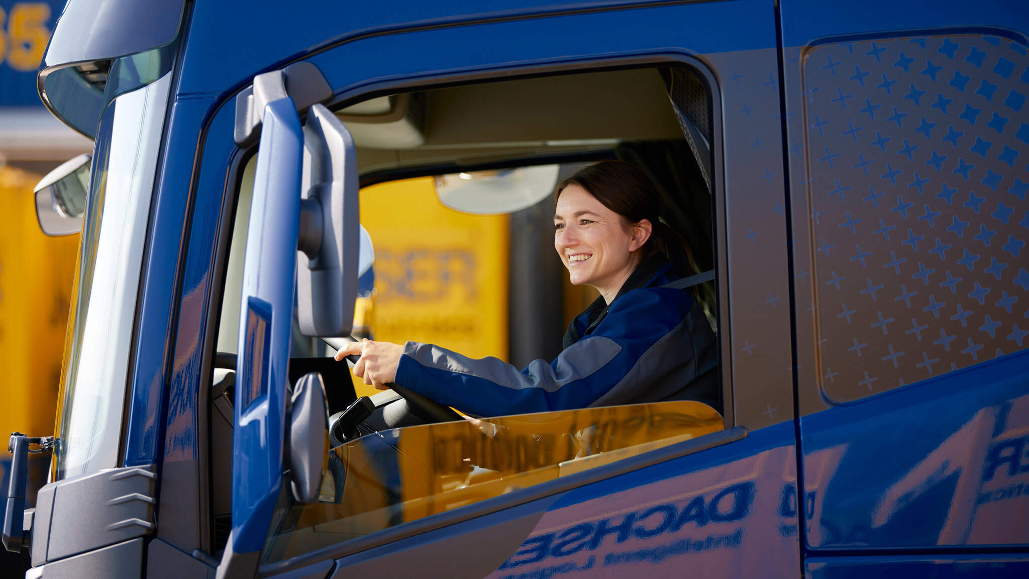 The logistics sector lacks young drivers. Attractive training concepts are needed. Foto: DACHSER/Julia Laatsch
 